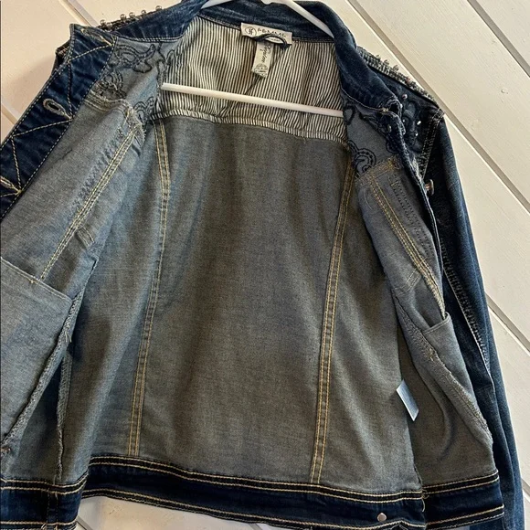 FEMME FATALE Pearl Embroidered Denim Jacket - Picture 14 of 16